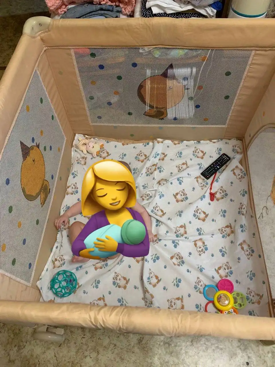 Складной предмет с лазом на молнии и кольцами