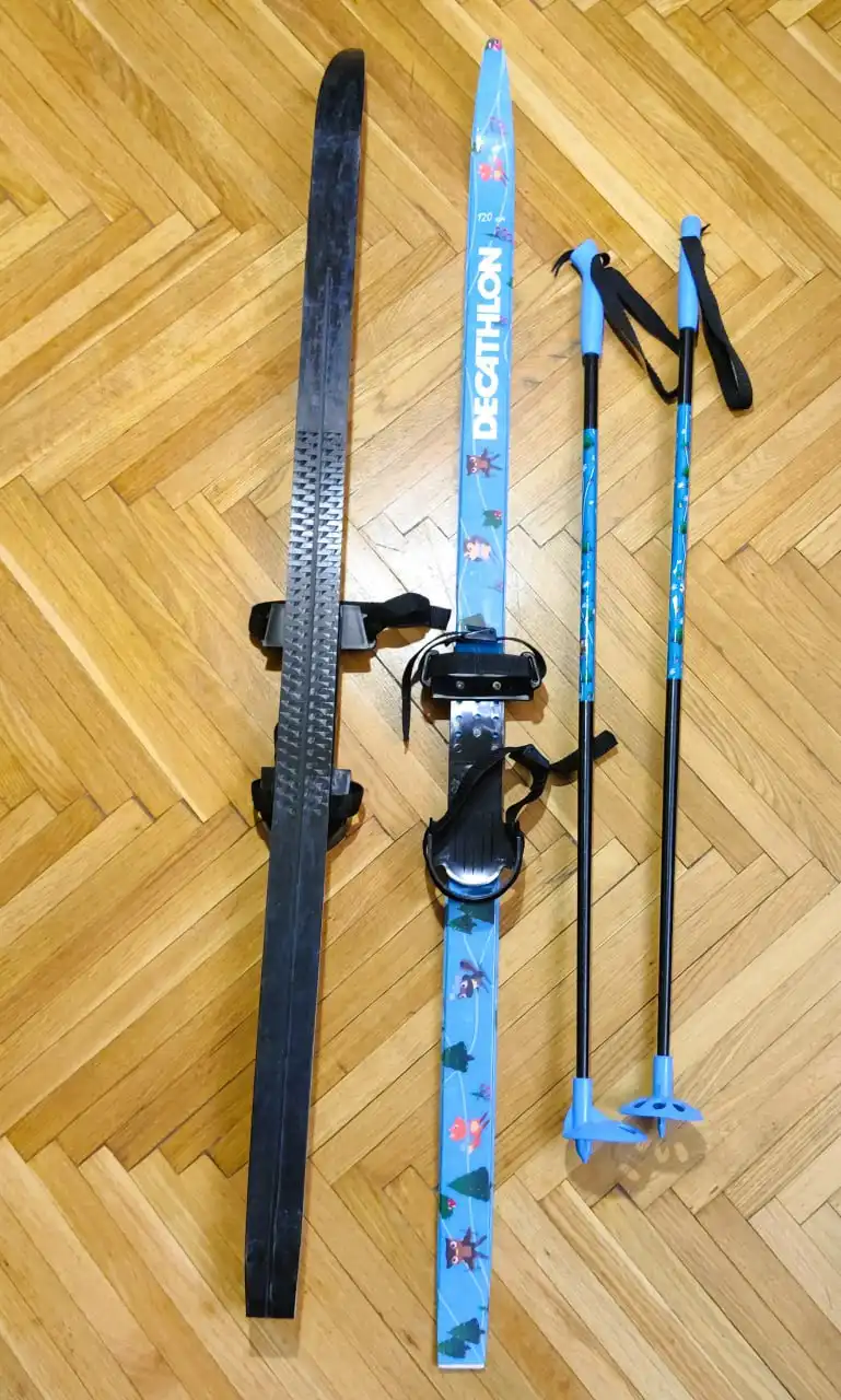 Детские лыжи Dekathlon 100 с креплениями и палками