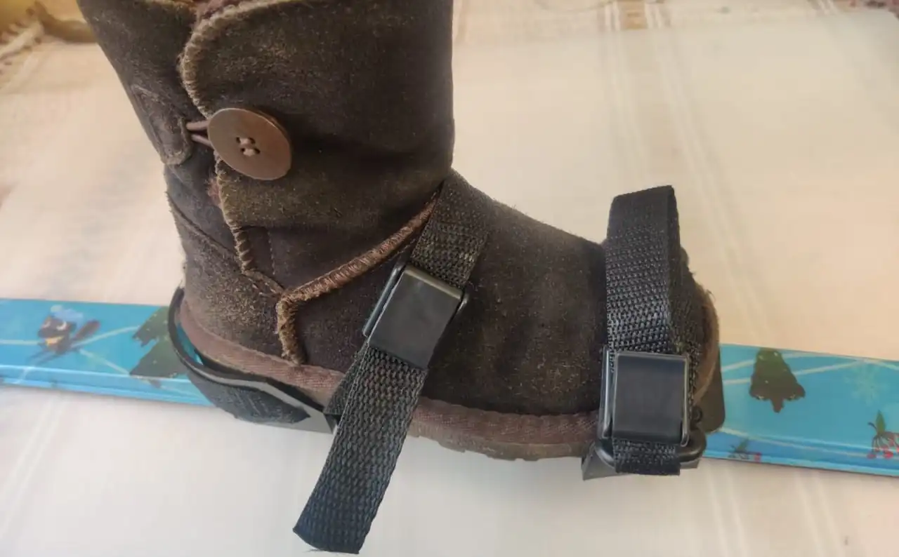 Детские лыжи Dekathlon 100 с креплениями и палками