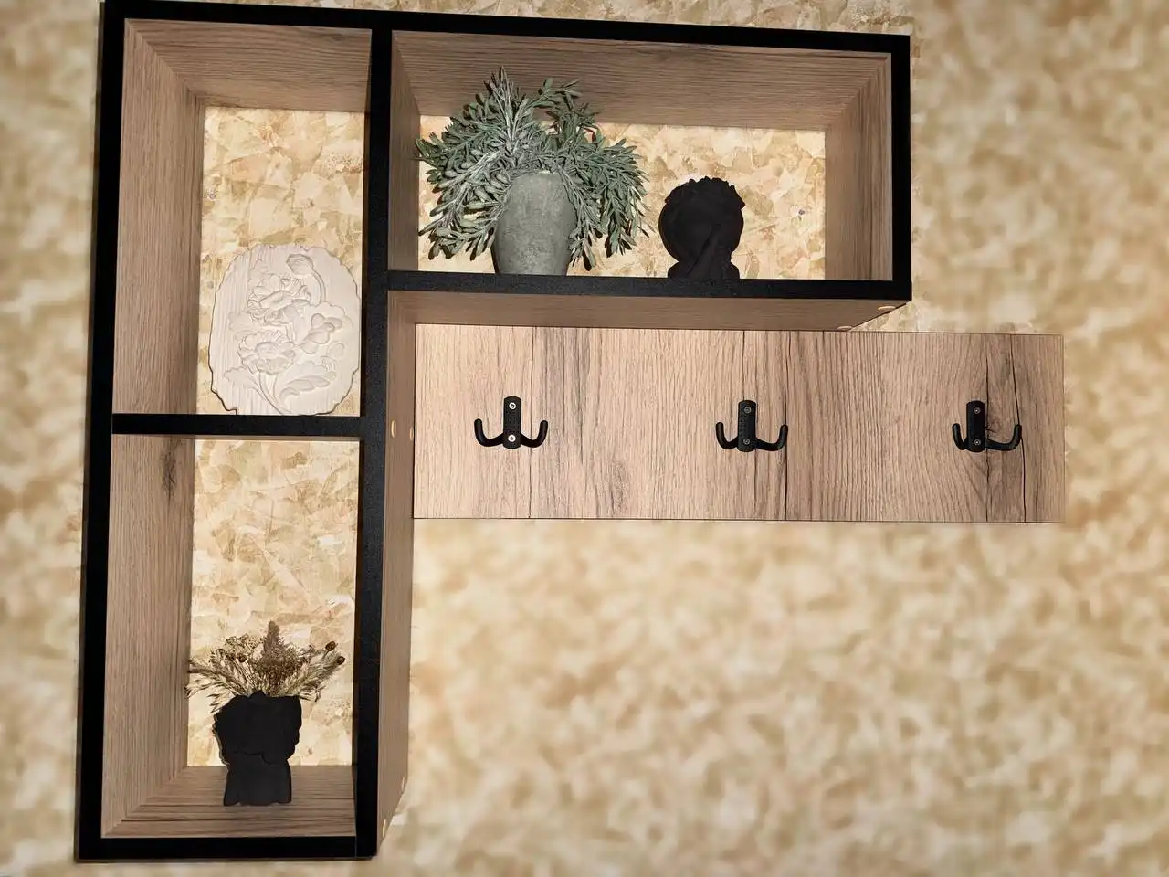 Продам полку-вешалку в отличном состоянии