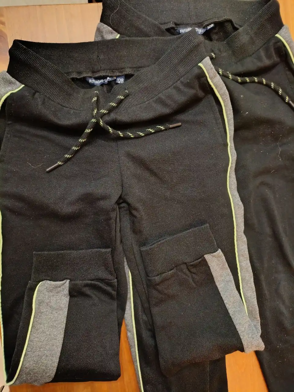 Штаны на мальчика 128 размер 2шт