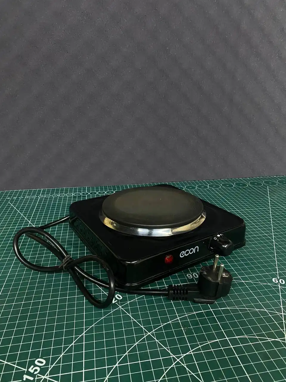 Электрическая плитка ECO-132HP с плавной регулировкой - Кухонная техника (Барахолка) в Королев