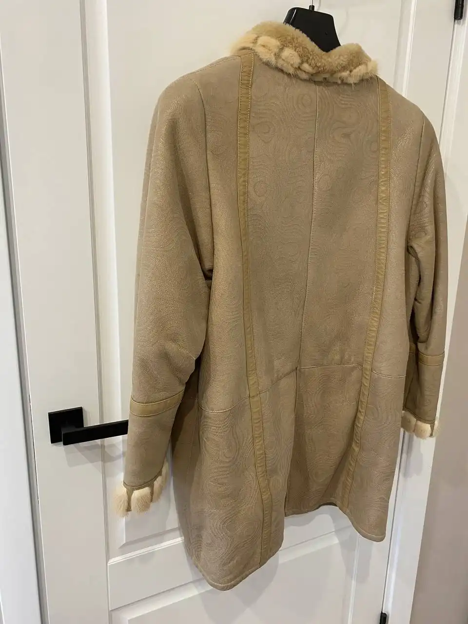 Женская дубленка из натуральной овчины размер 50 - Верхняя одежда (Одежда) в Королев