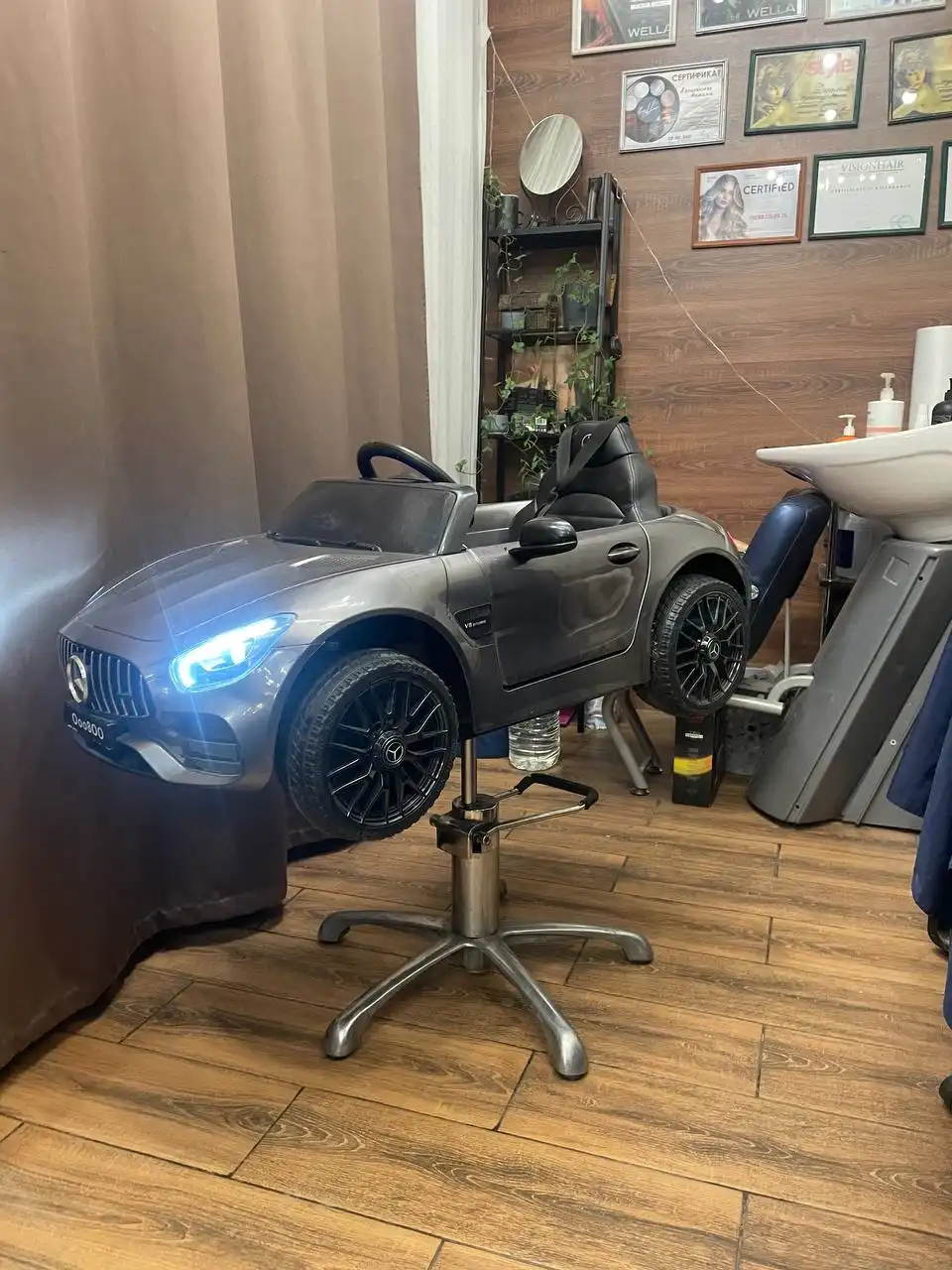 Парикмахерское кресло Автомобиль б/у - Парикмахерское кресло (Барахолка) в Королев