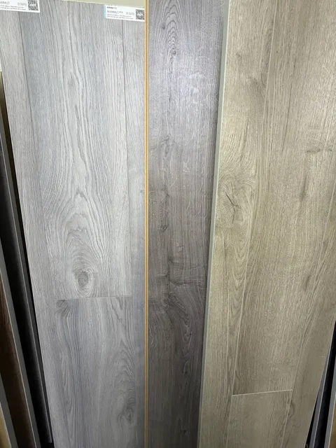 Продажа влагостойкого ламината цвета дуб - Сантехника в Королев