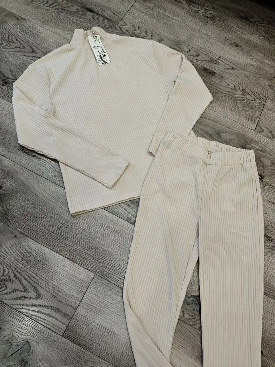 Новый костюм размер 42 - Костюмы (Одежда) в Королев