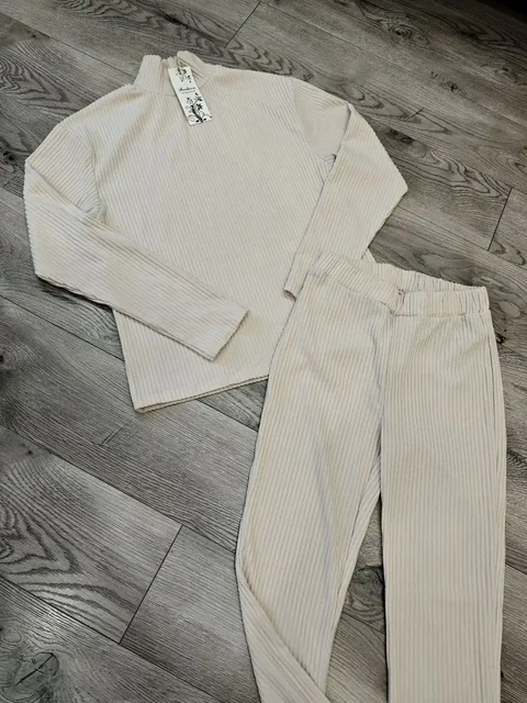 Новый костюм размер 42 - Костюмы в Королев