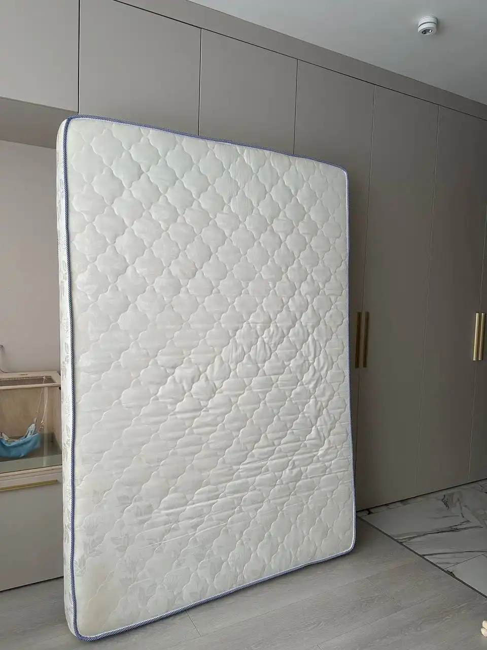 Продам матрас почти новый - Барахолка в Королев