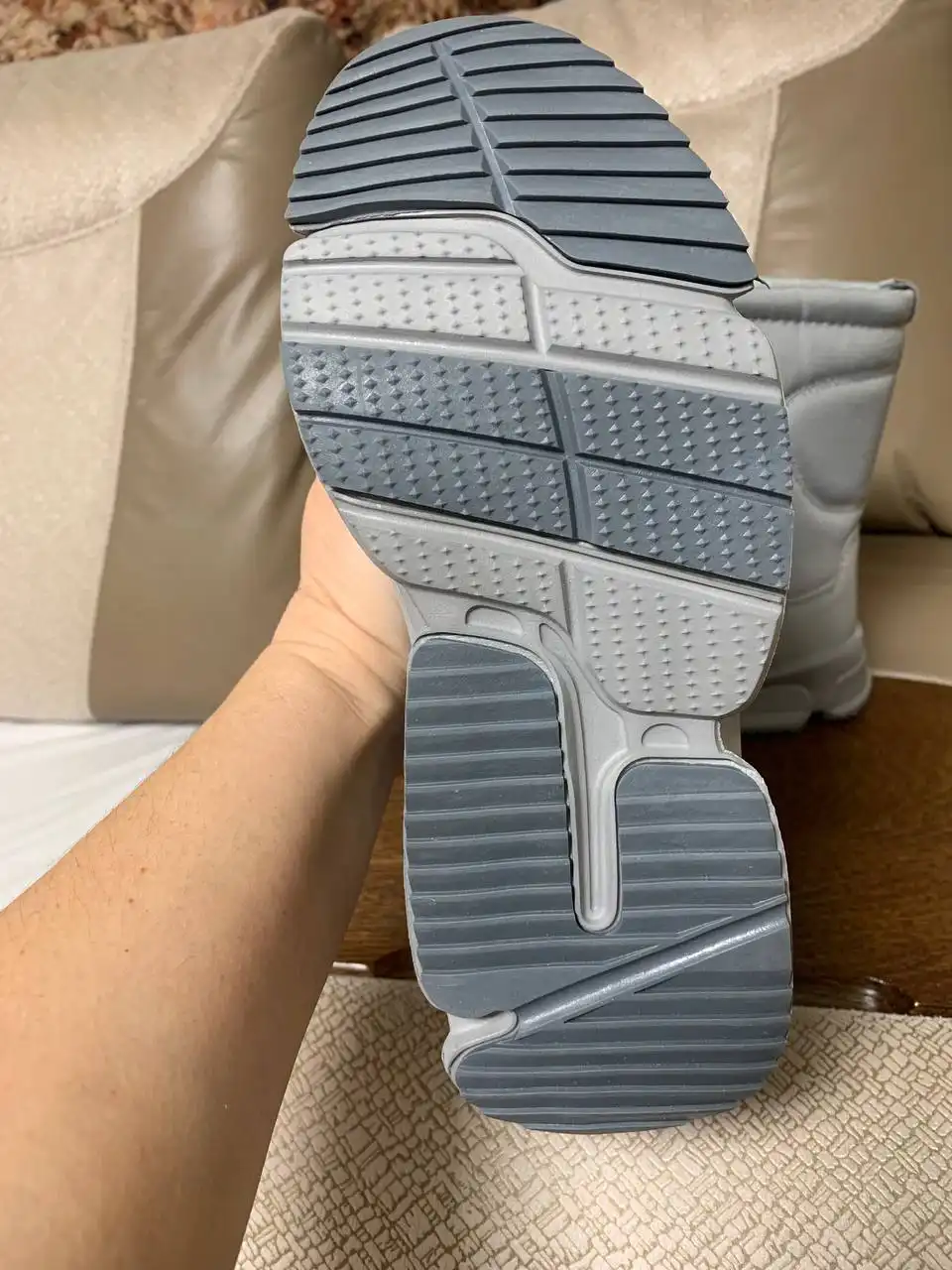 Продам новые дутики с шерстью внутри размер 37 - Обувь (Одежда) в Щёлково