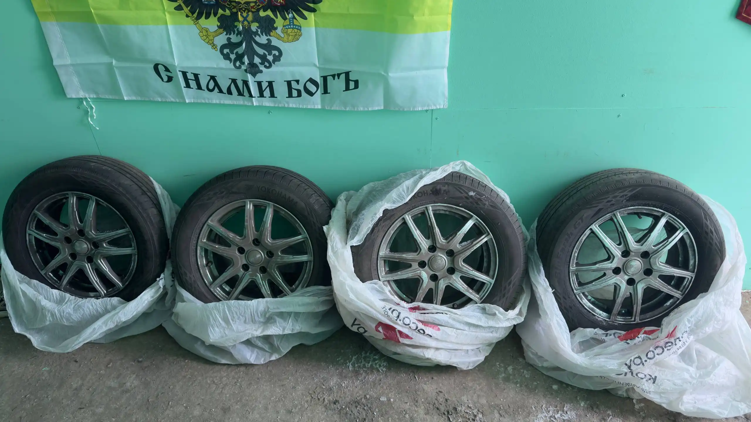 Продажа автомобильных дисков с резиной 205/65R16/96H - Автомобильные диски и шины (Запчасти) в Королев