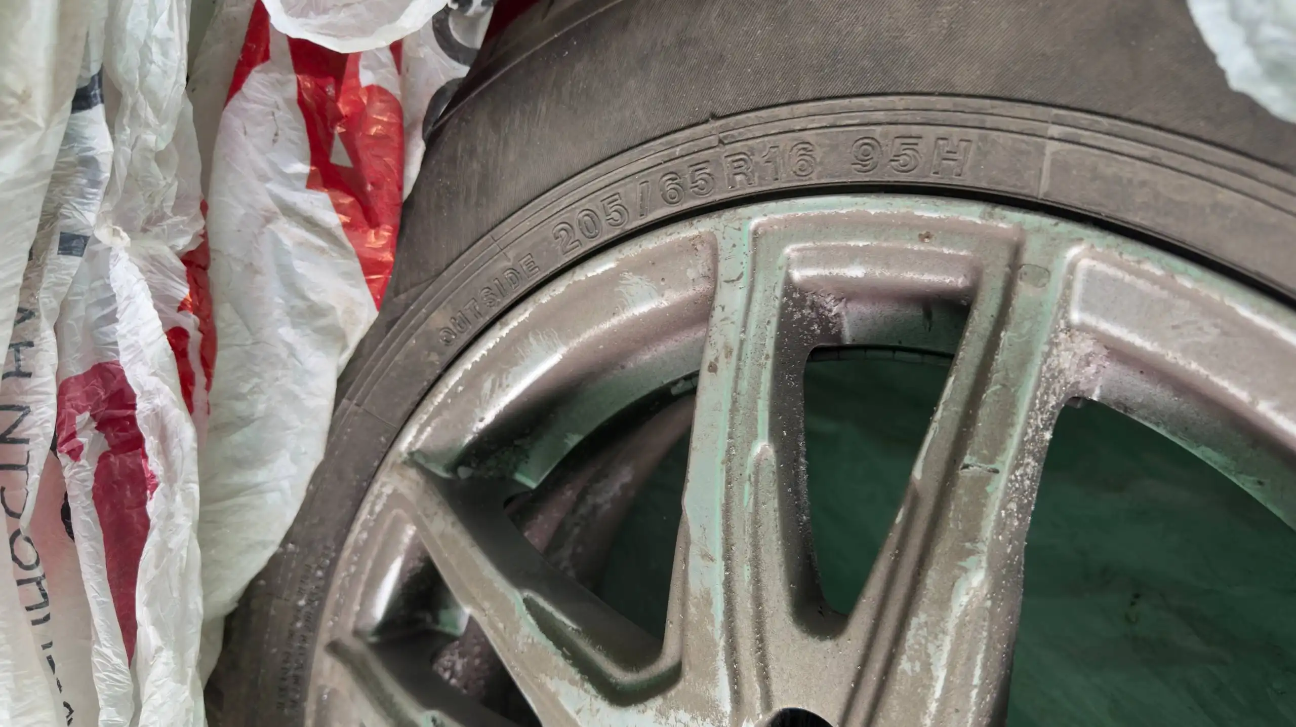 Продажа автомобильных дисков с резиной 205/65R16/96H - Автомобильные диски и шины (Запчасти) в Королев