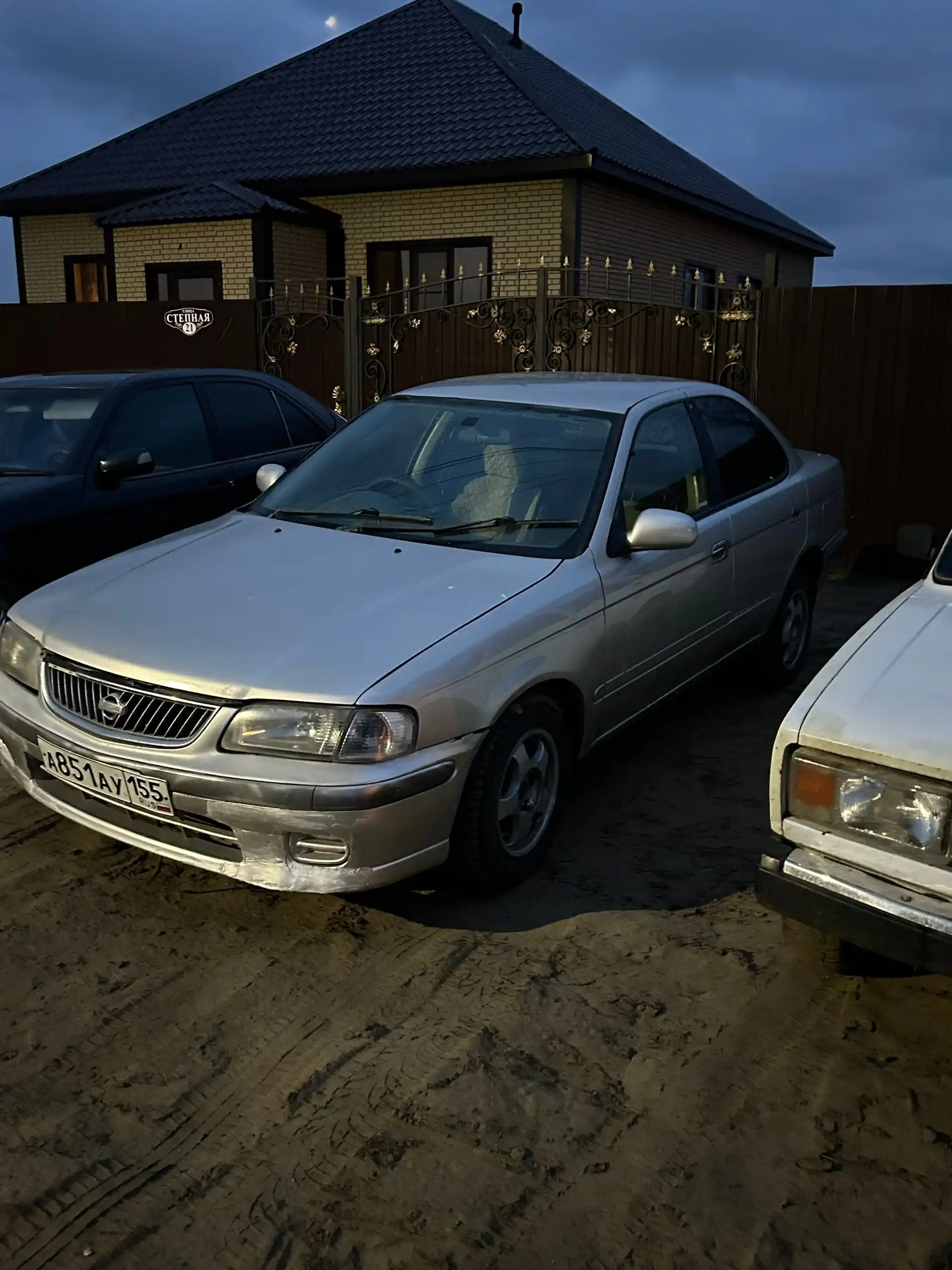 Nissan Sunny 2001