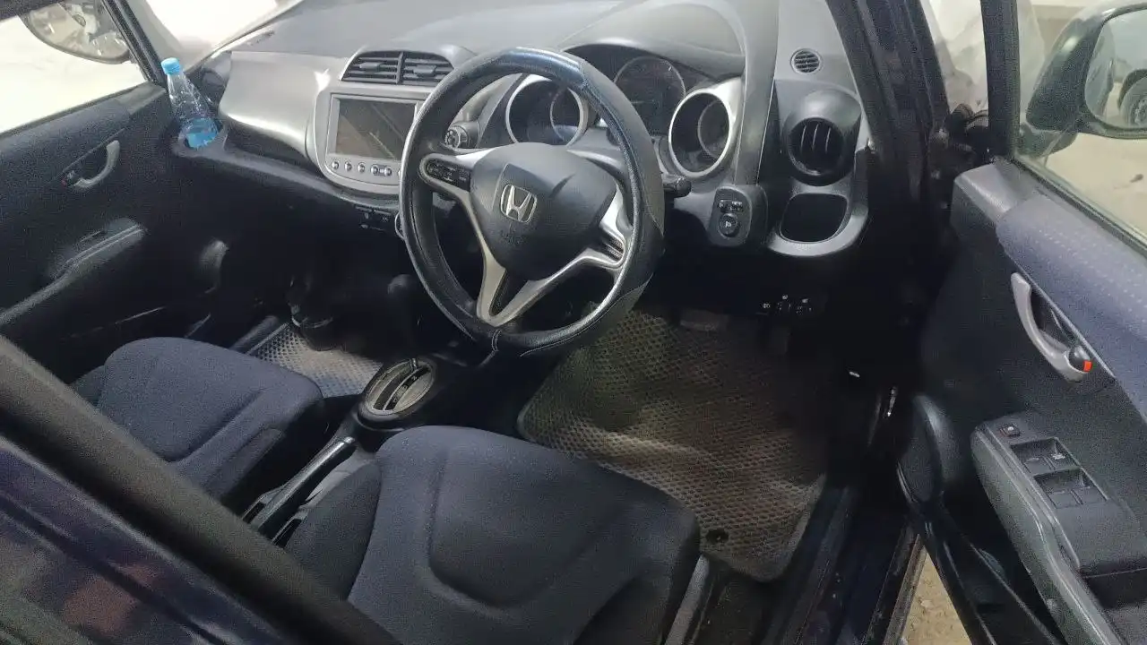 Продам Хонда Fit 2010 год