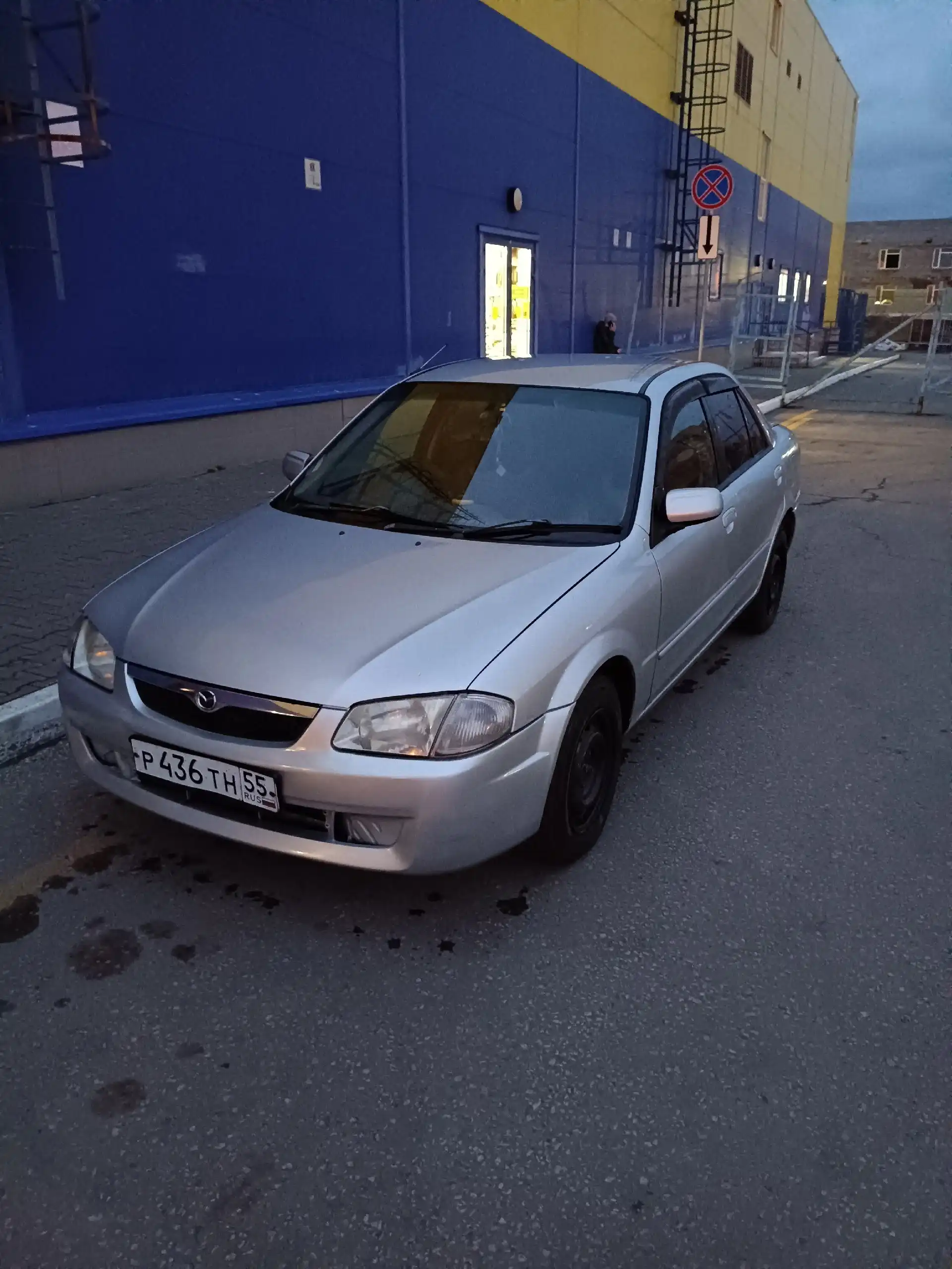 Mazda familia 2000 года