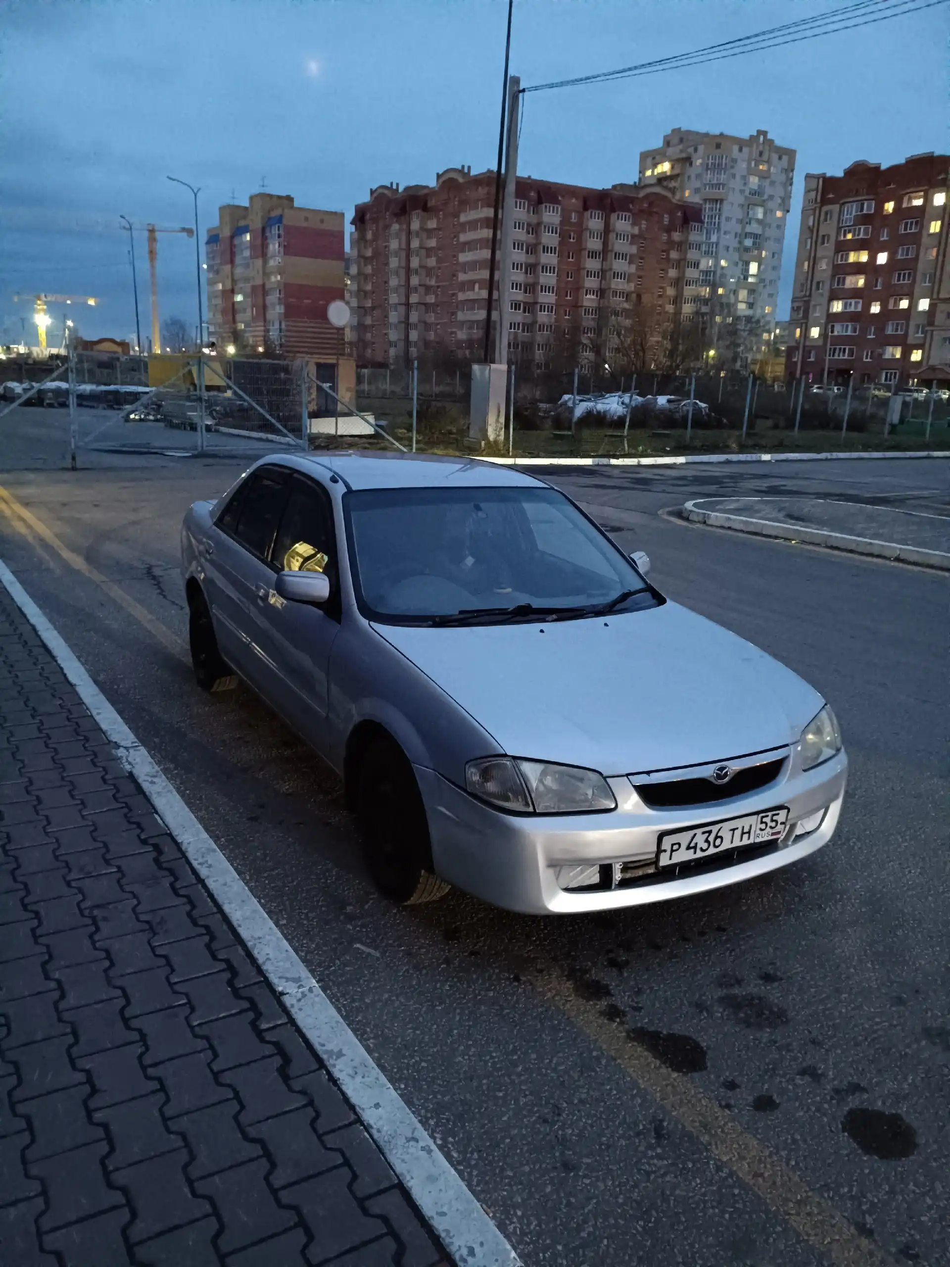 Mazda familia 2000 года