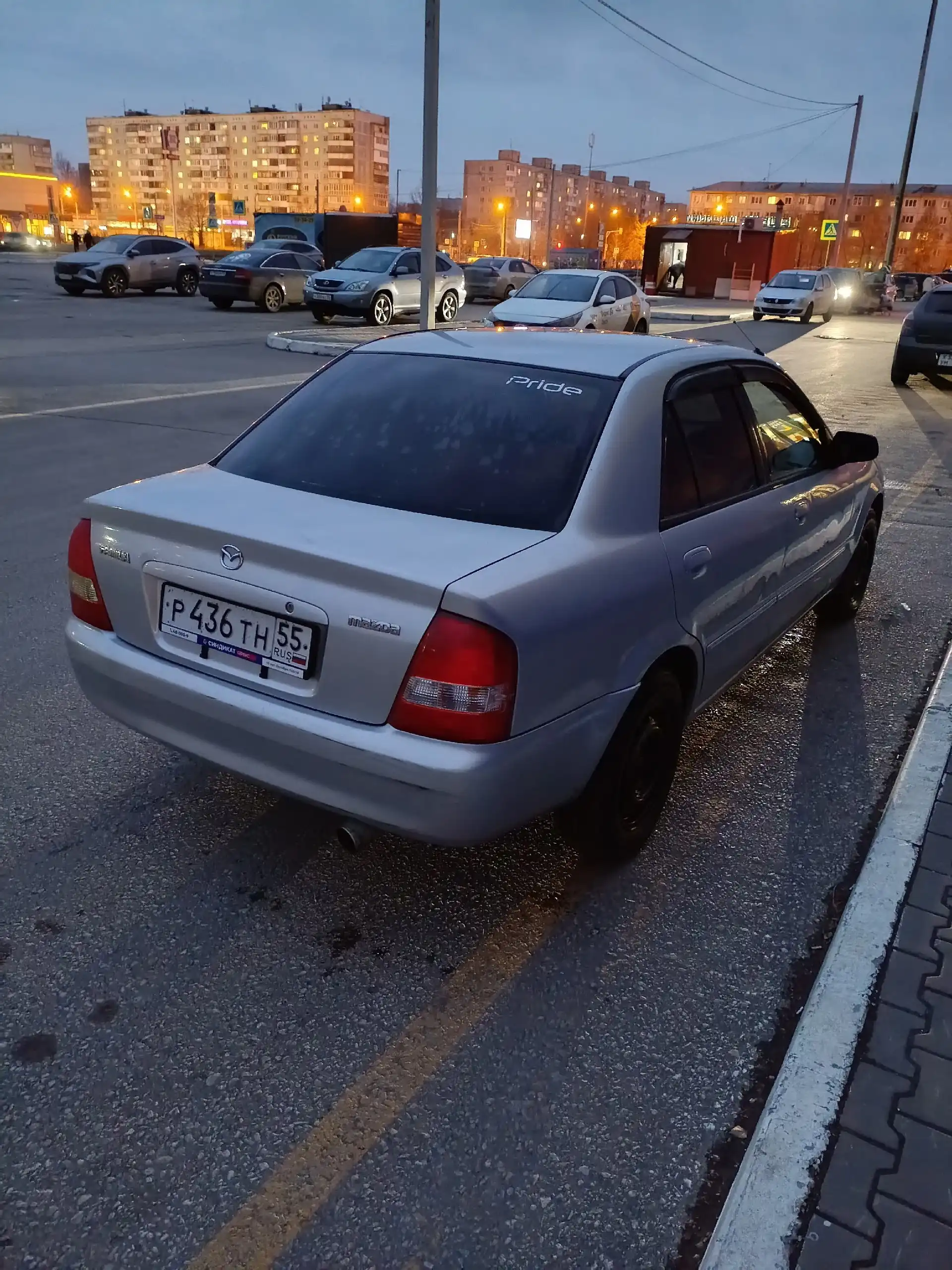 Mazda familia 2000 года