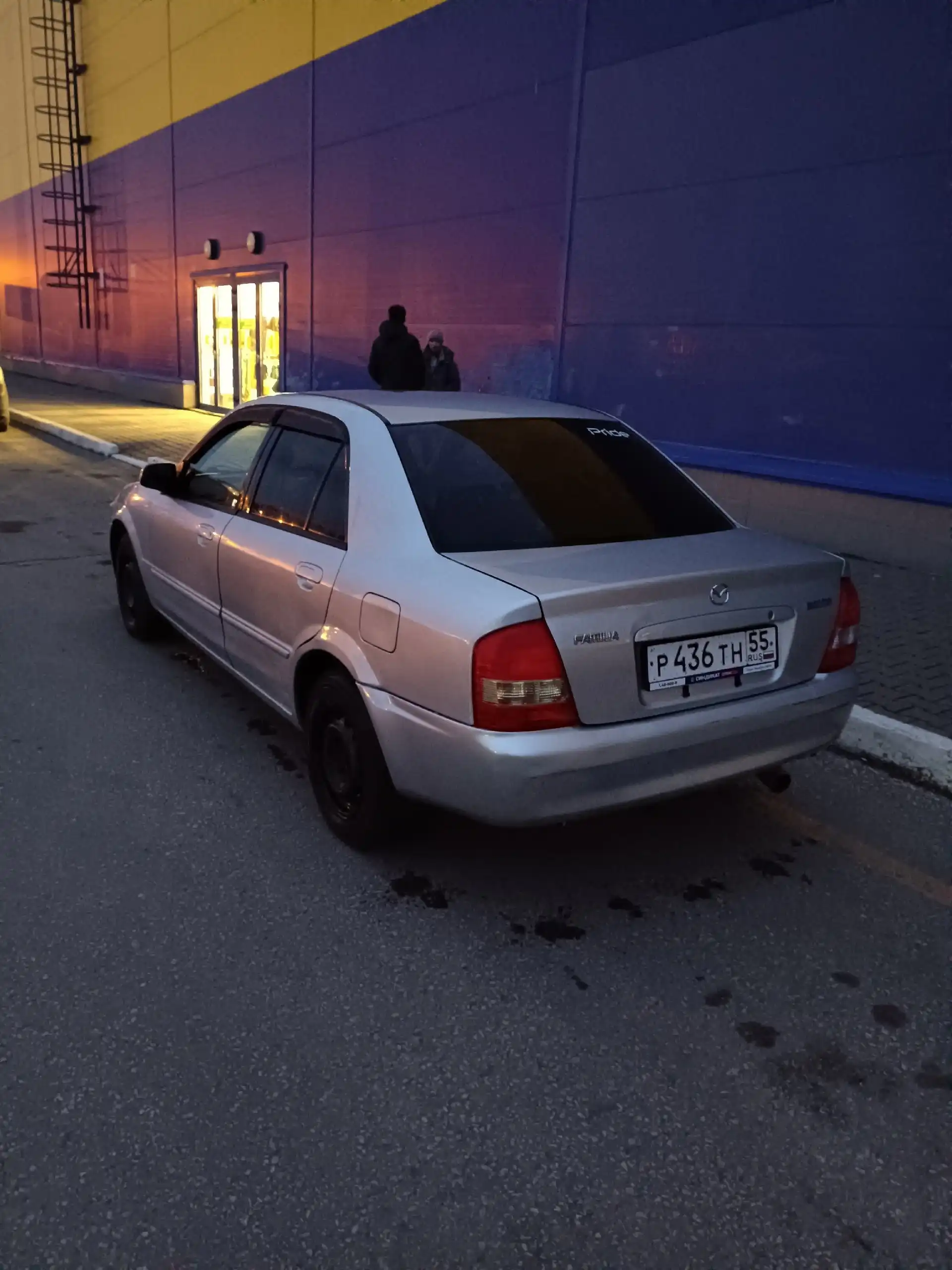 Mazda familia 2000 года