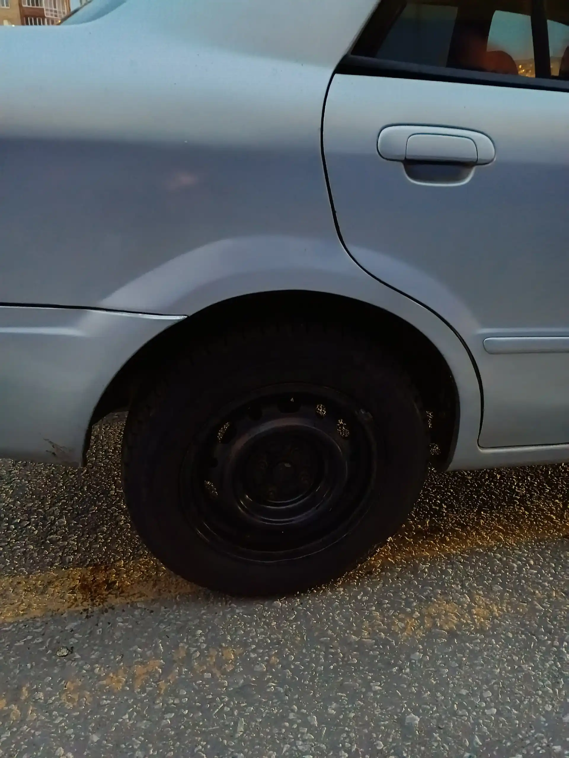 Mazda familia 2000 года