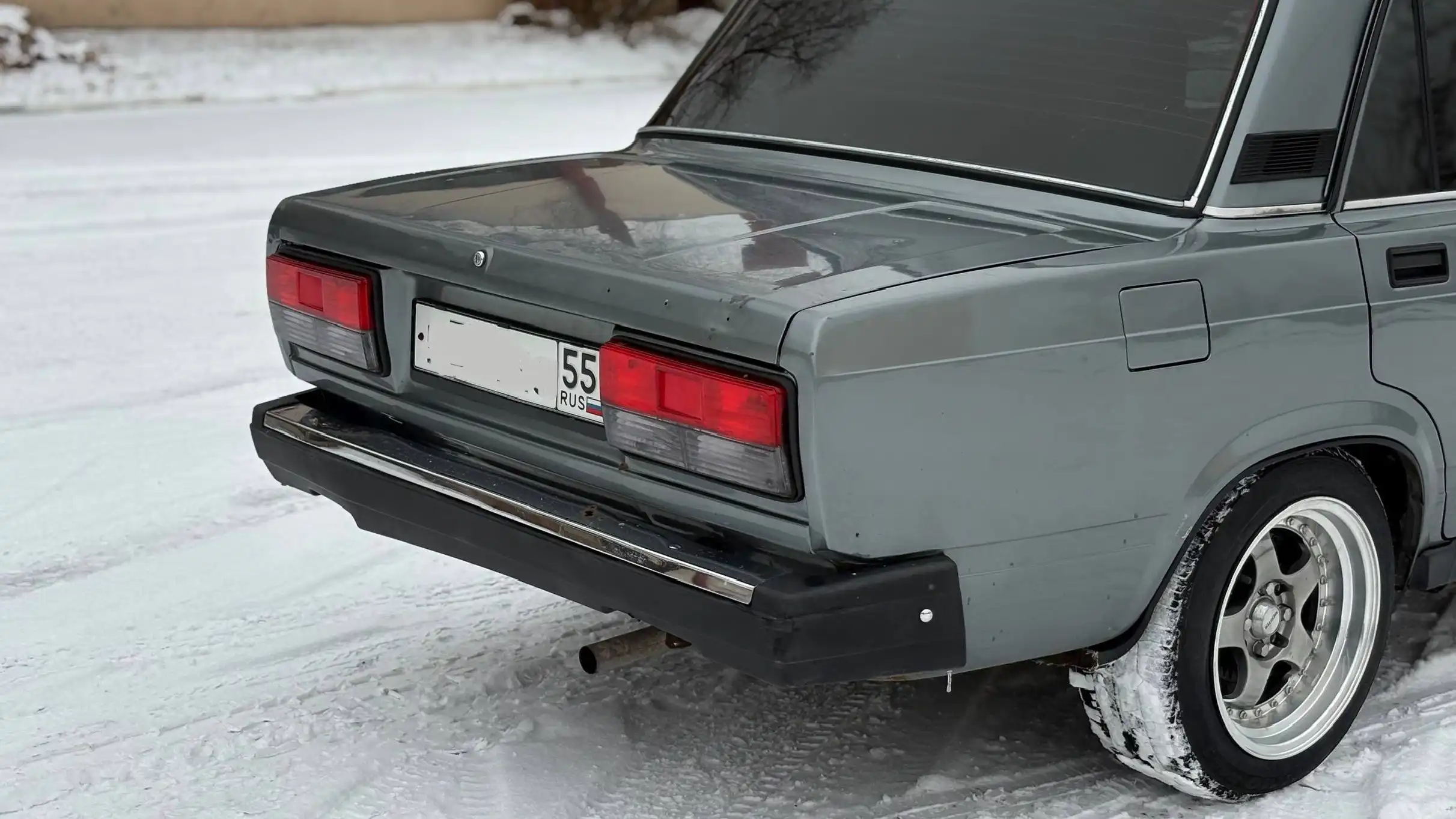 Продажа автомобиля с зимней и летней резиной, сигнализацией и аудиосистемой