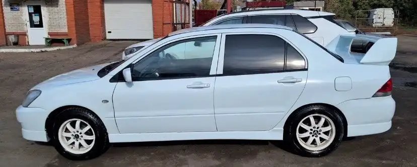 Продается Mitsubishi Lancer 2003 года в отличном состоянии