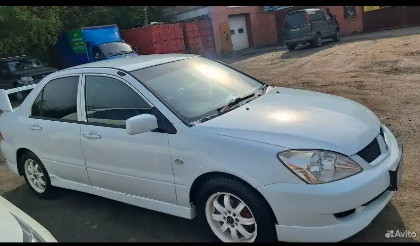 Продается Mitsubishi Lancer 2003 года в отличном состоянии