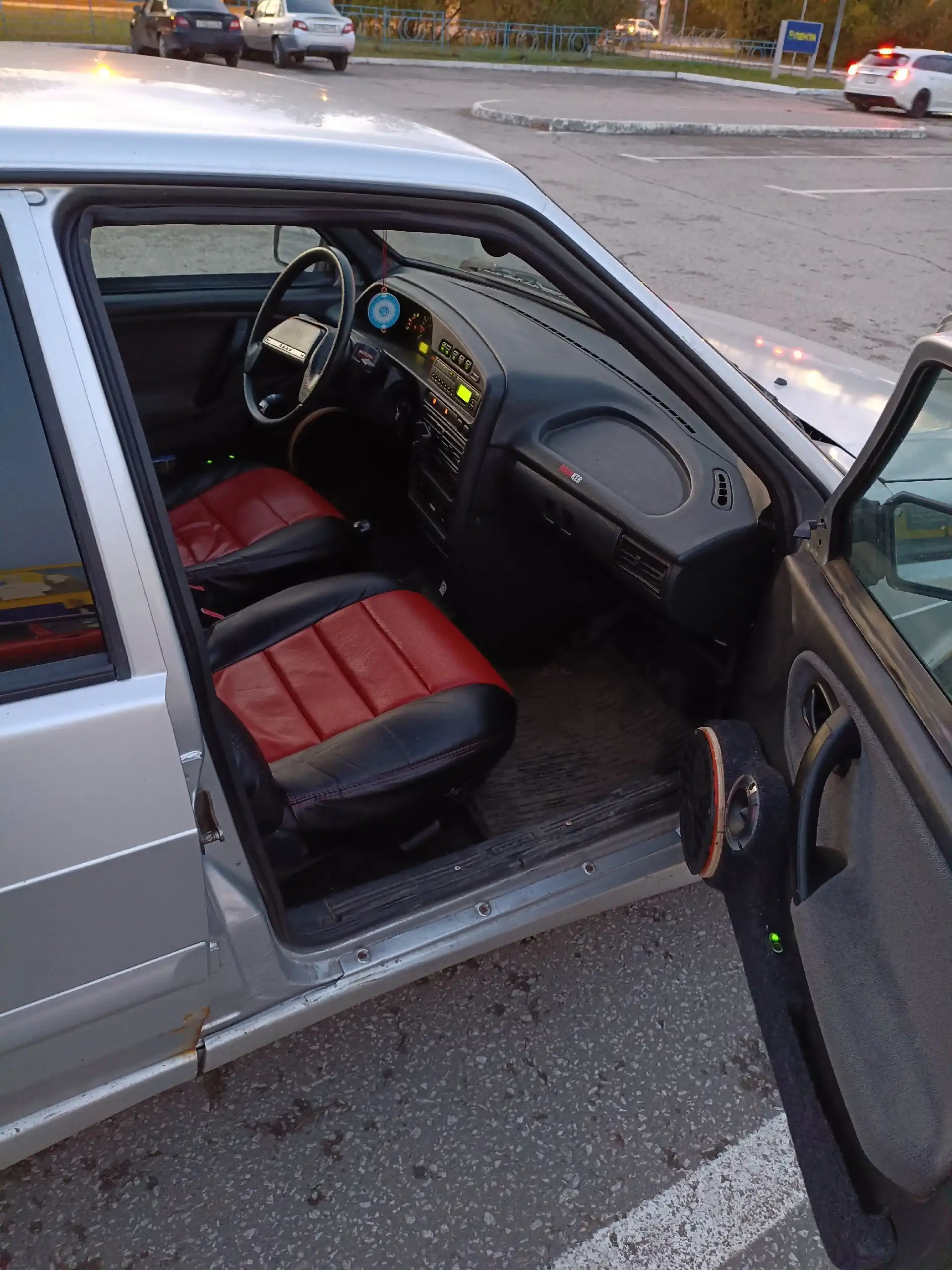 Продажа ВАЗ 2114 2011 и Mazda Familia 2000