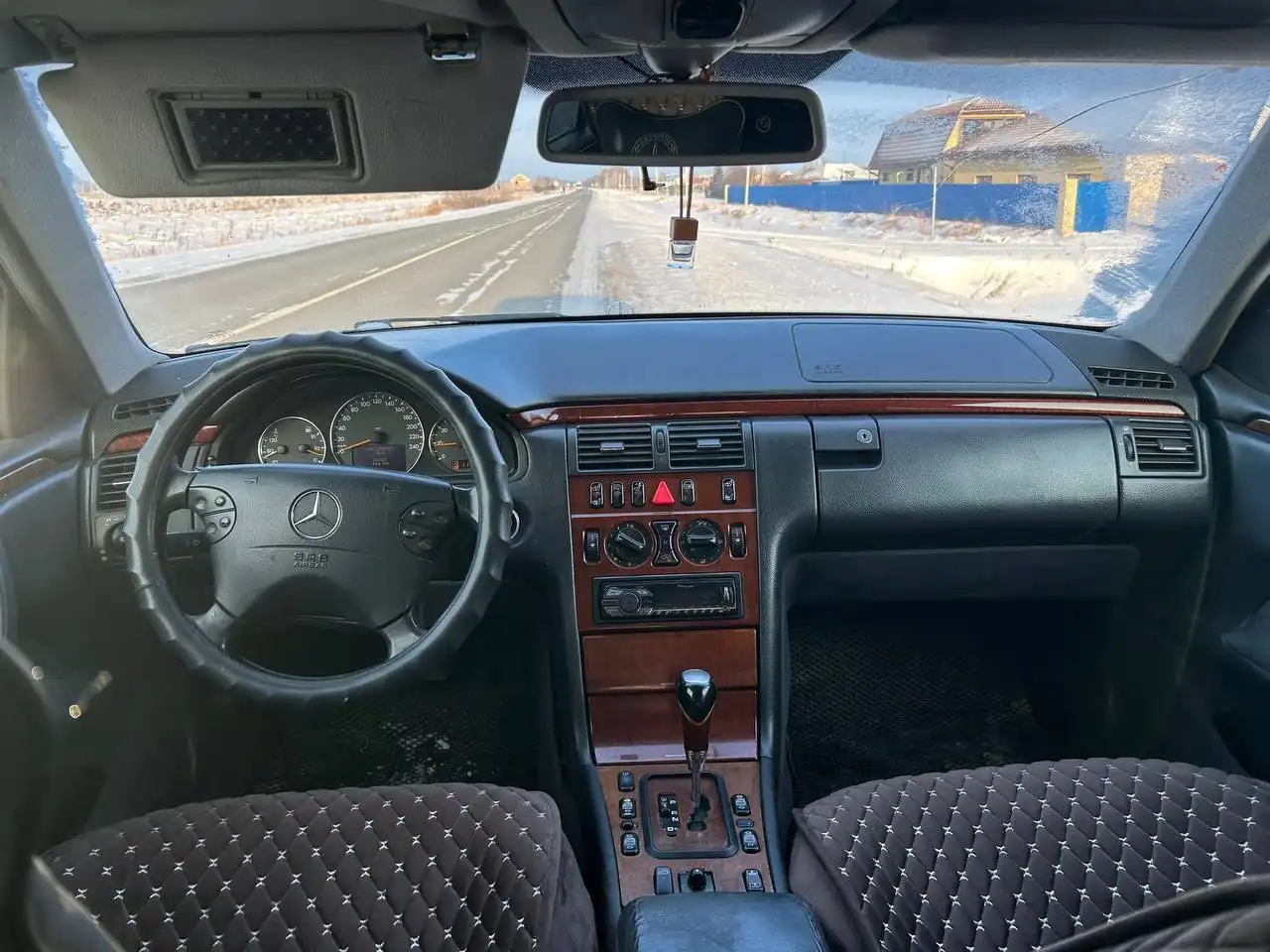 Продам Mercedes-Benz W210 2000 года 2.4 АКПП