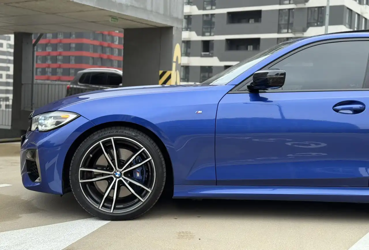 Продается BMW 3 Series 3.0 бензин