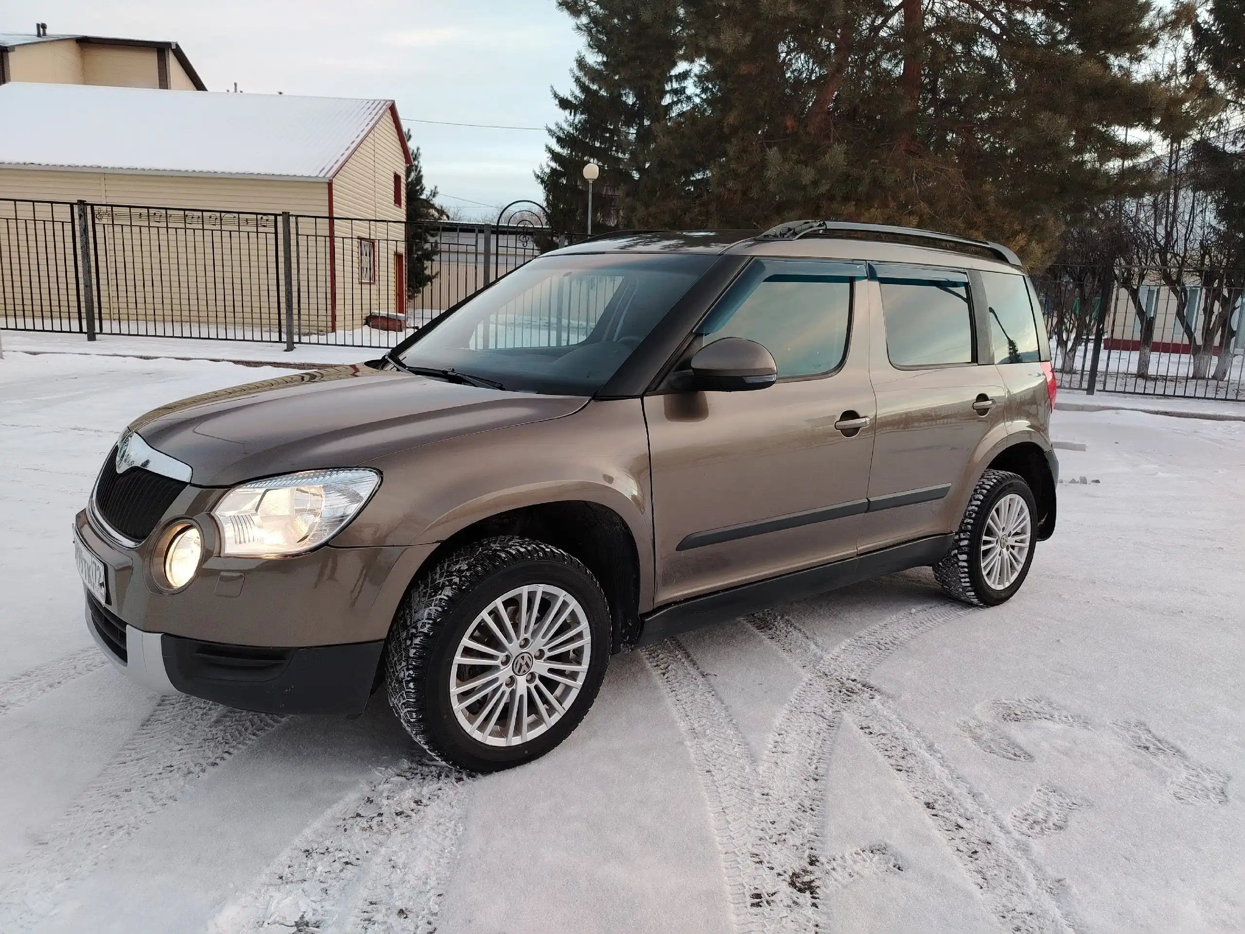 Автомобиль 2013 года