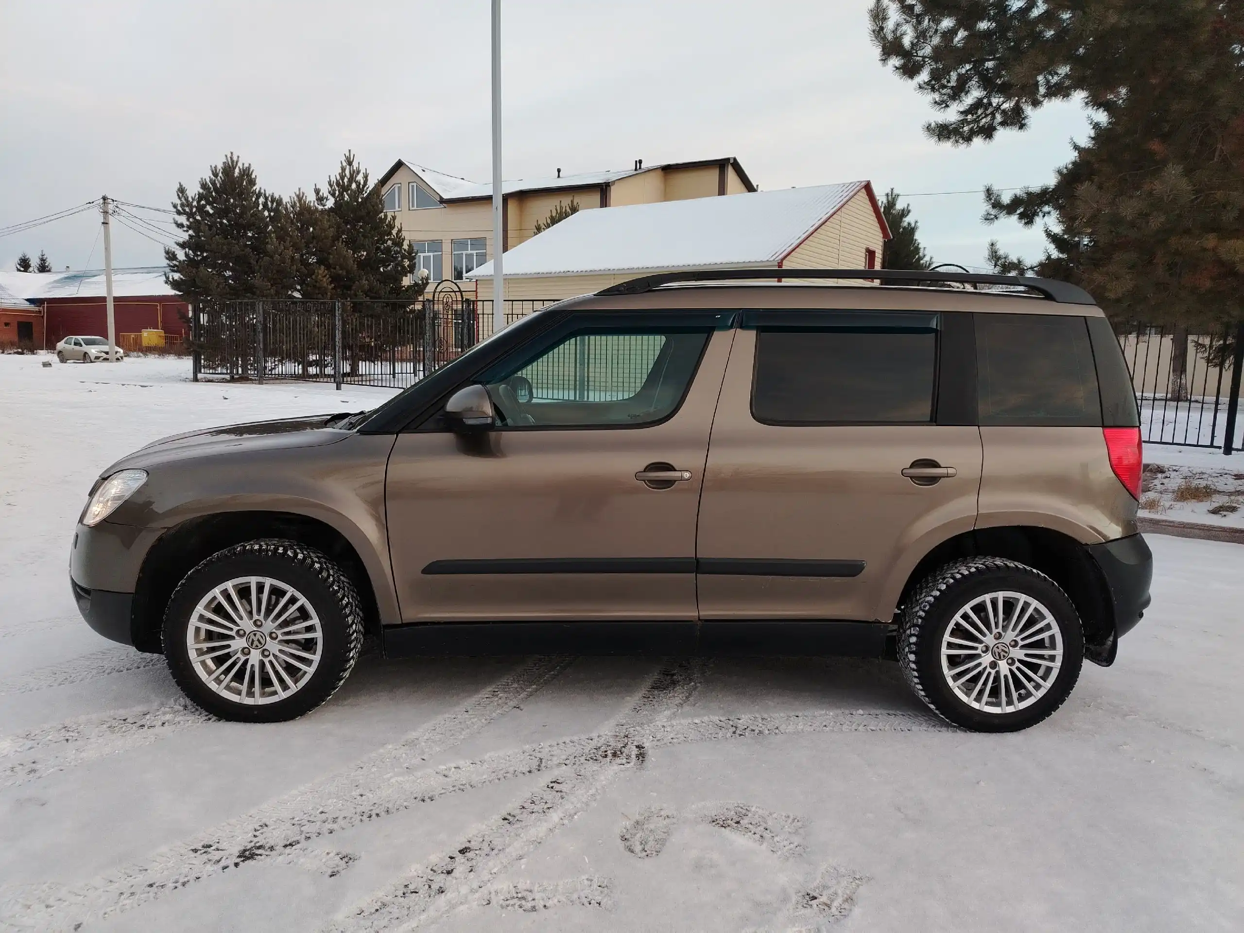 Автомобиль 2013 года