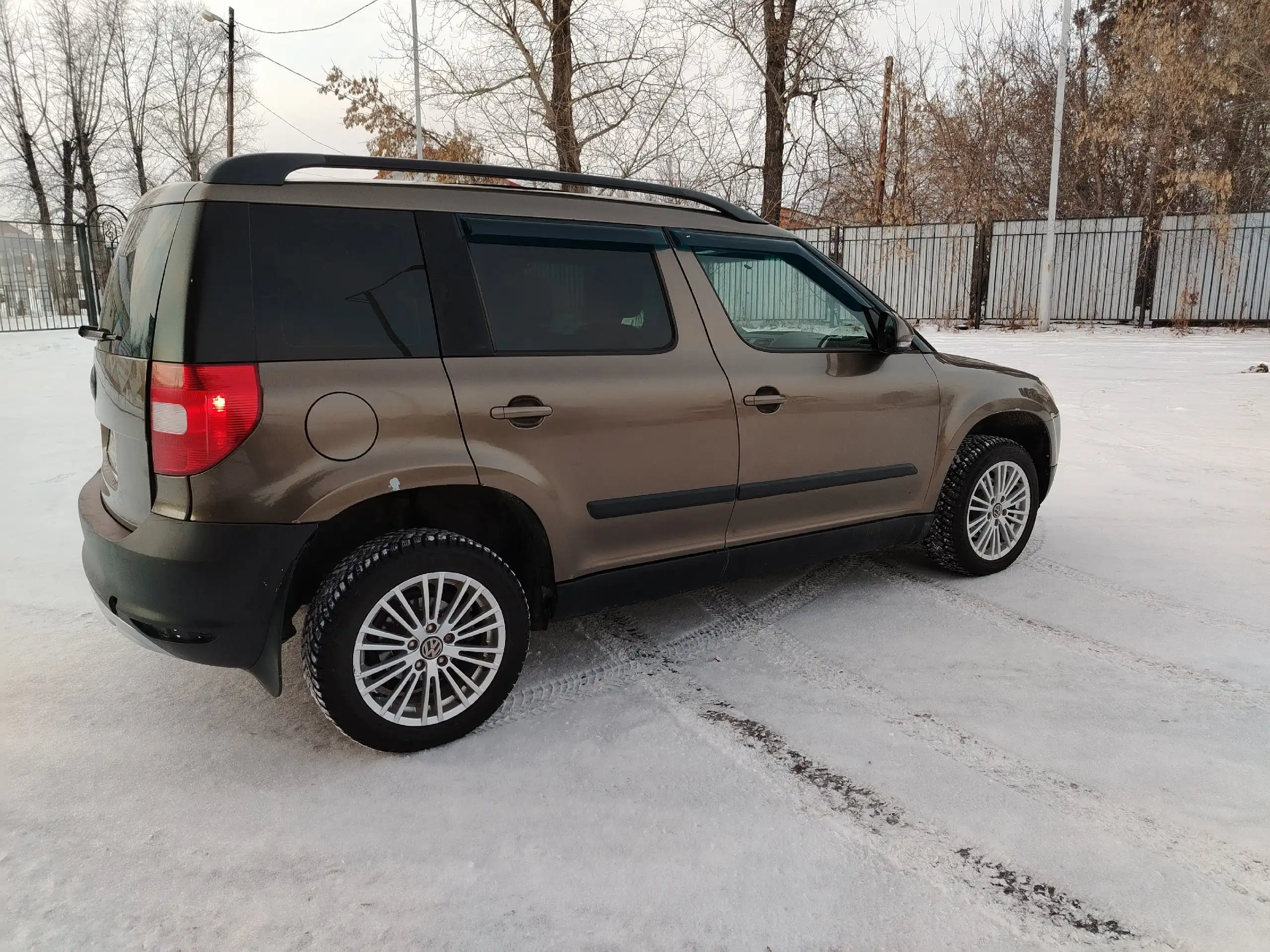 Автомобиль 2013 года