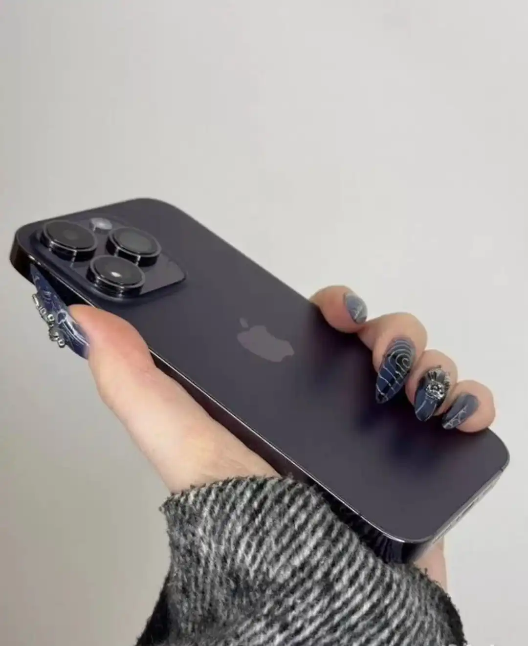 Продам телефон