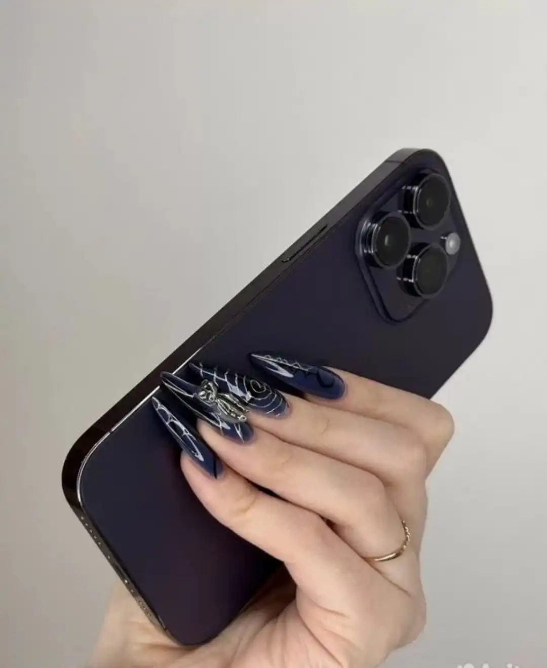 Продам телефон