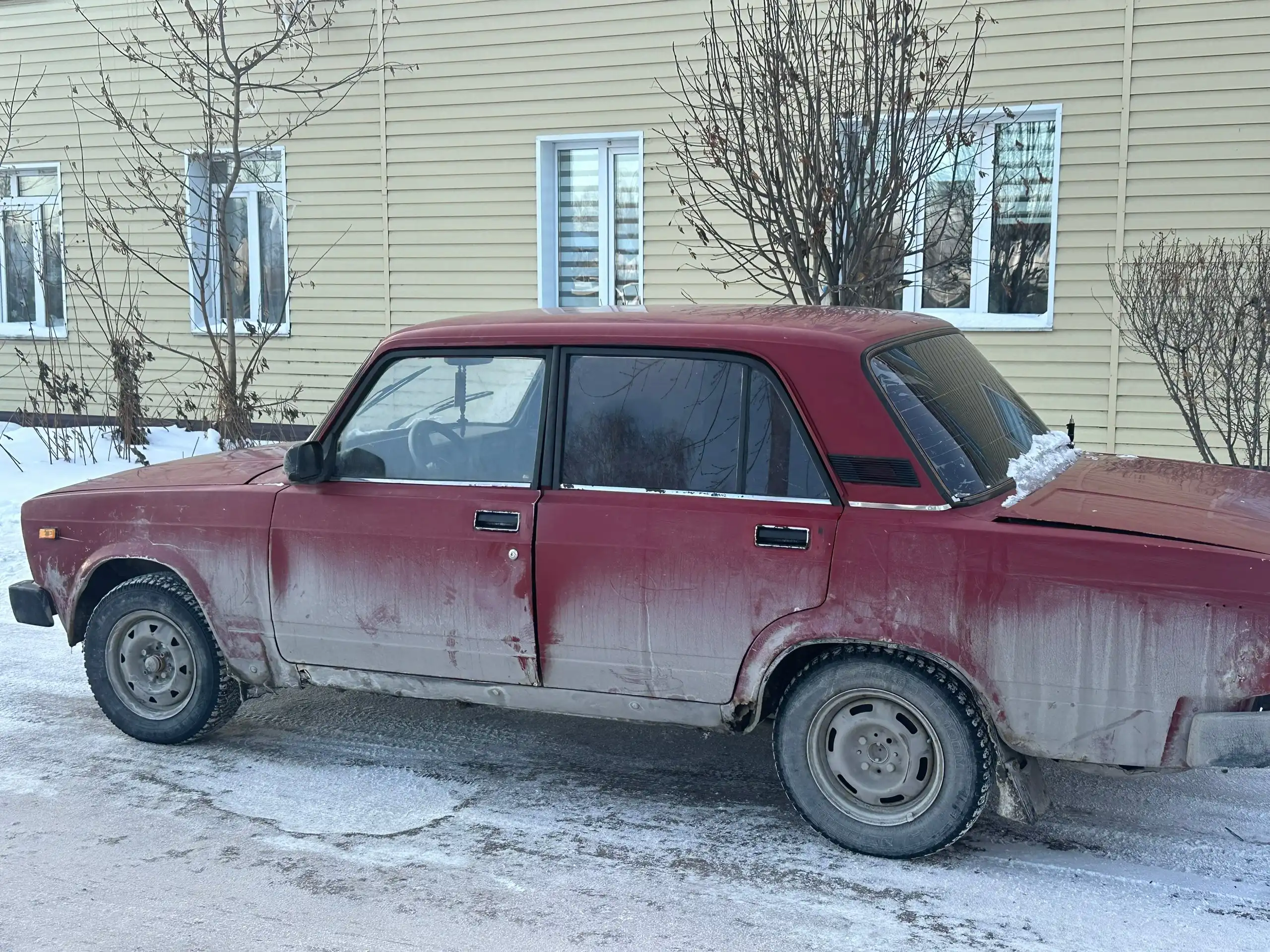 Продажа автомобиля Лада Карб 4-дверная, зимняя резина