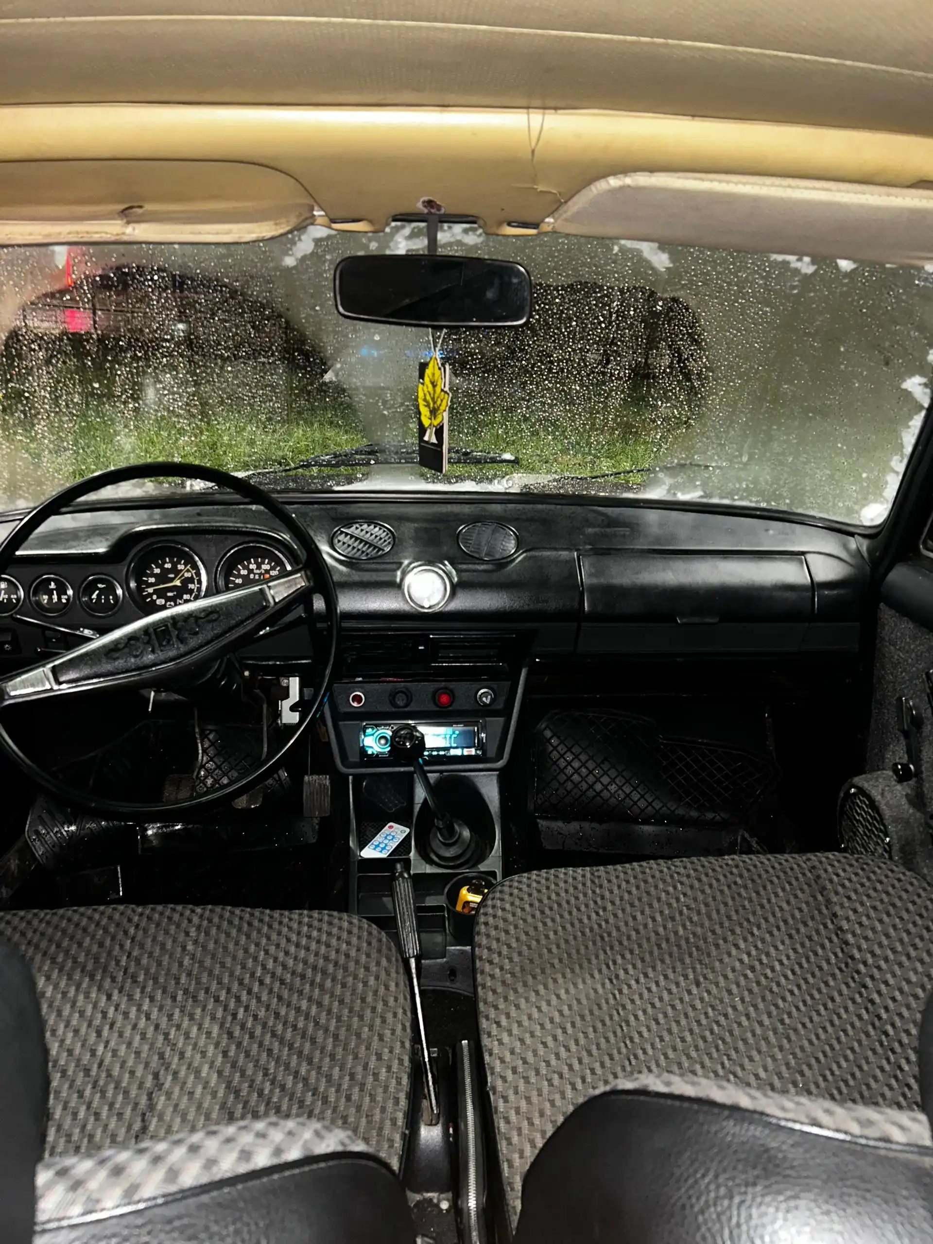 ВАЗ 2106 1995 года выпуска в отличном состоянии