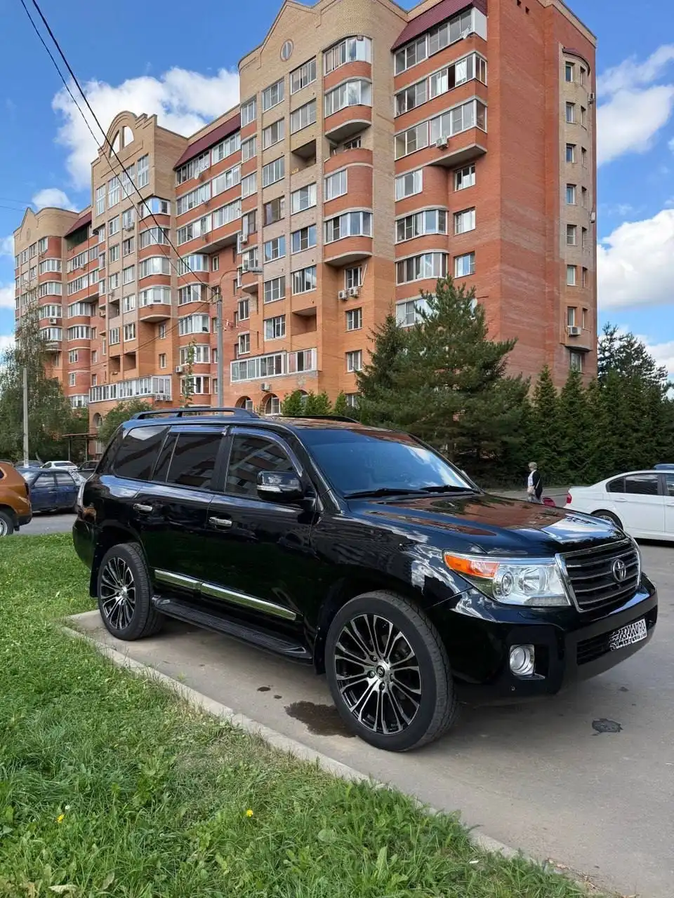 Продажа Toyota Land Cruiser 200 2013 года выпуска в Омске