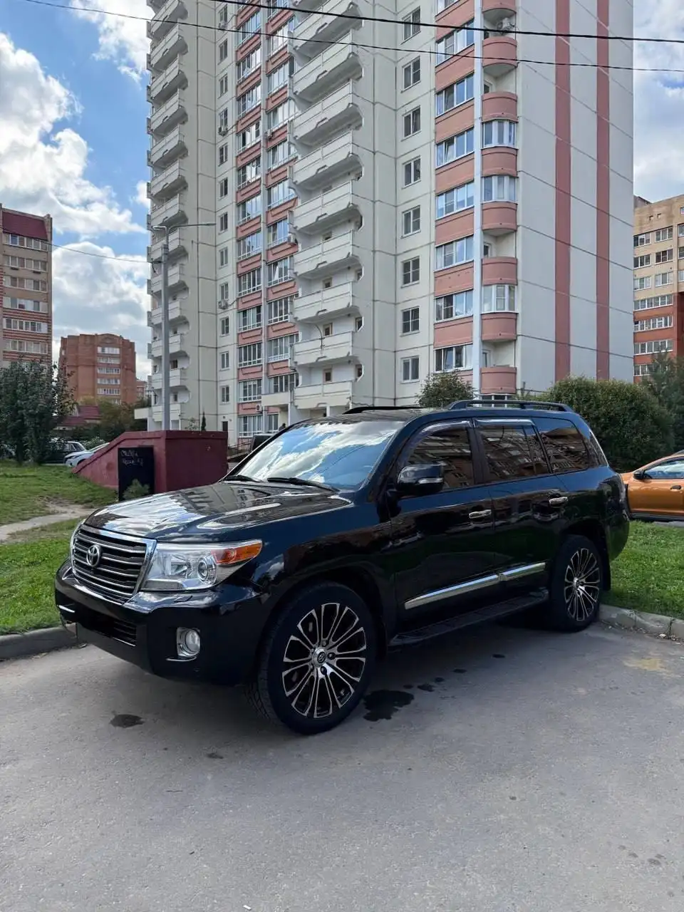 Продажа Toyota Land Cruiser 200 2013 года выпуска в Омске