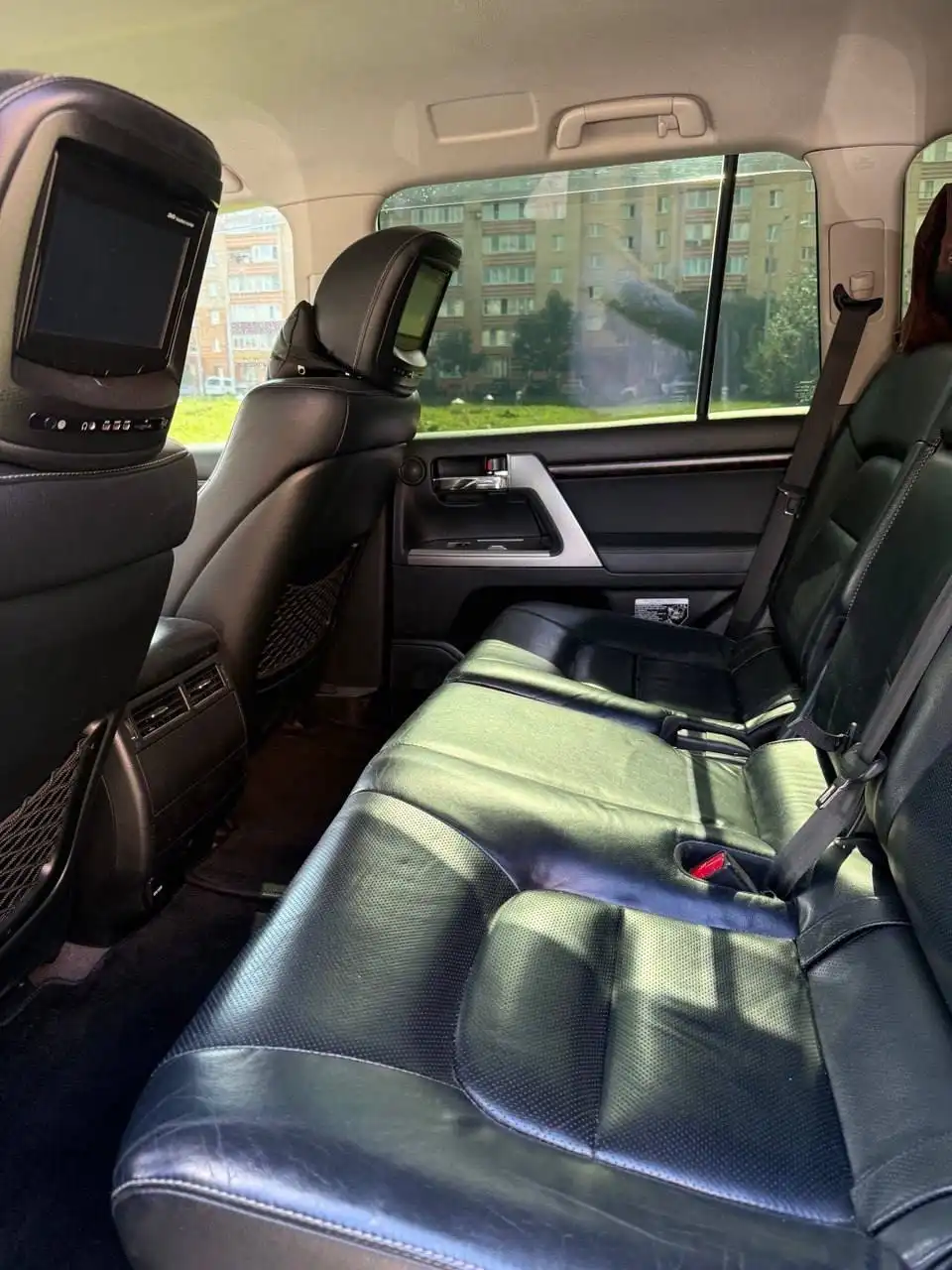 Продажа Toyota Land Cruiser 200 2013 года выпуска в Омске