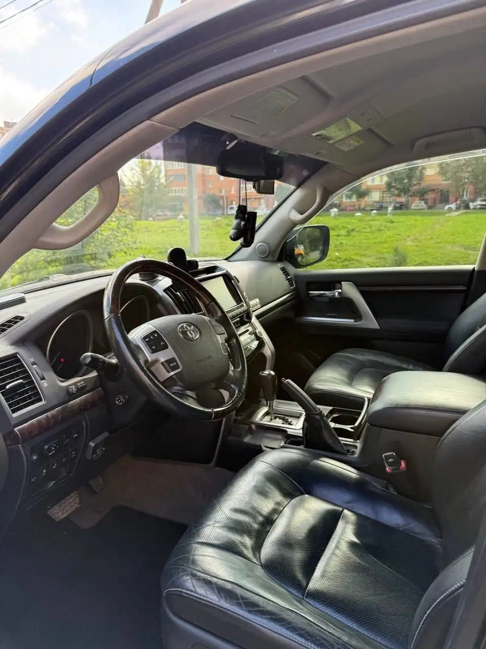 Продажа Toyota Land Cruiser 200 2013 года выпуска в Омске