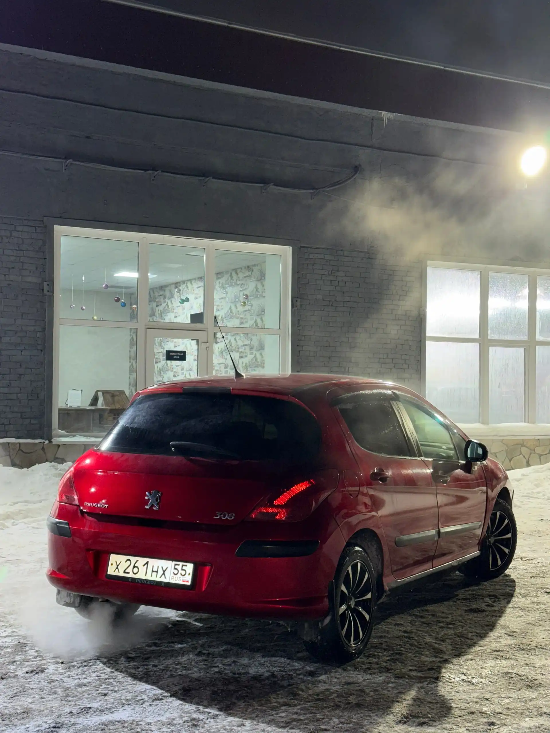 Продам автомобиль 2010 года с механической коробкой передач 1.6 - Легковые автомобили (Авто) в Омск