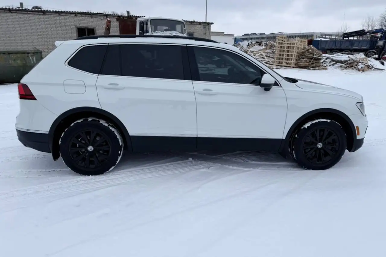 Volkswagen Tiguan 2018 года - Авто в Омск