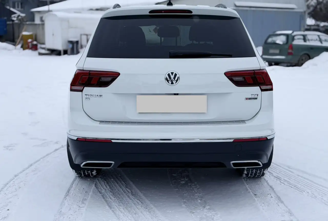 Volkswagen Tiguan 2018 года - Авто в Омск