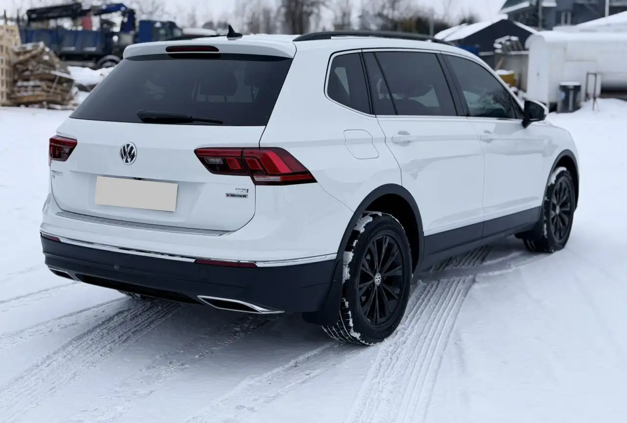 Volkswagen Tiguan 2018 года - Авто в Омск