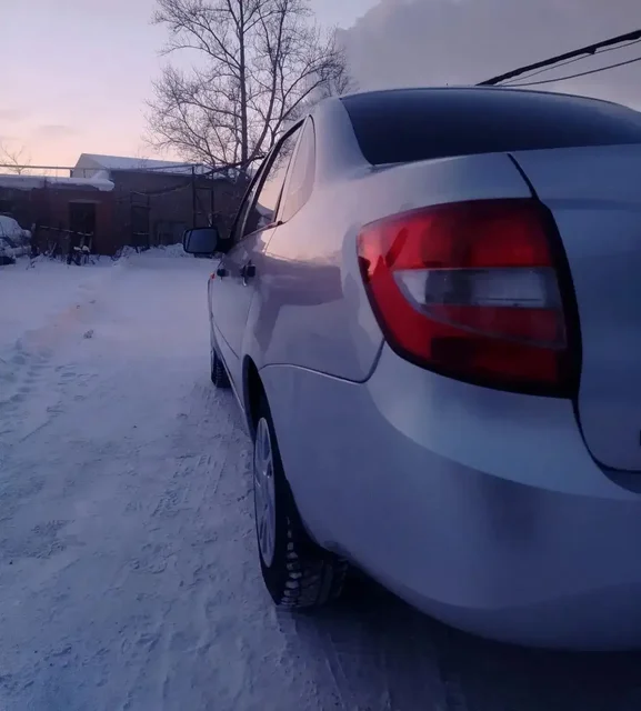 Продажа надежного экономичного автомобиля с пробегом 38 тысяч км - Минивэн в Омск