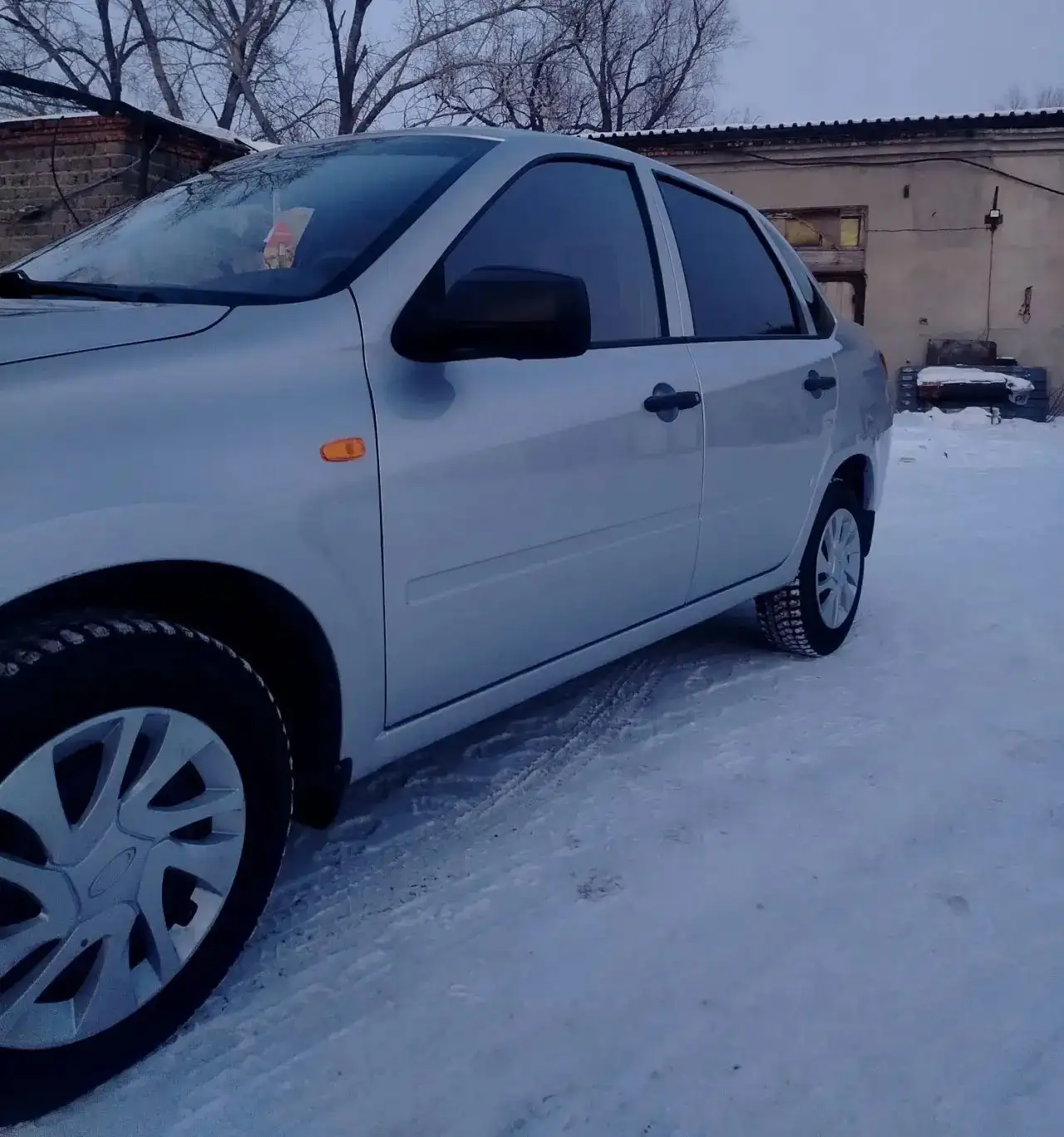 Продажа надежного экономичного автомобиля с пробегом 38 тысяч км - Авто в Омск