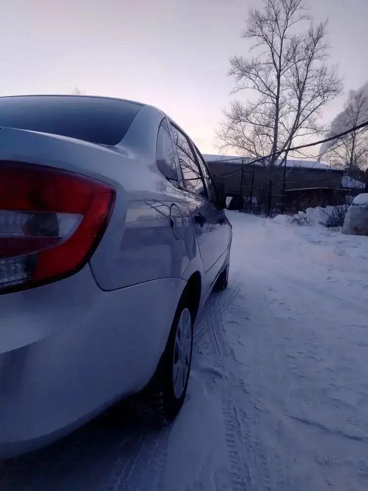 Продажа надежного экономичного автомобиля с пробегом 38 тысяч км - Авто в Омск