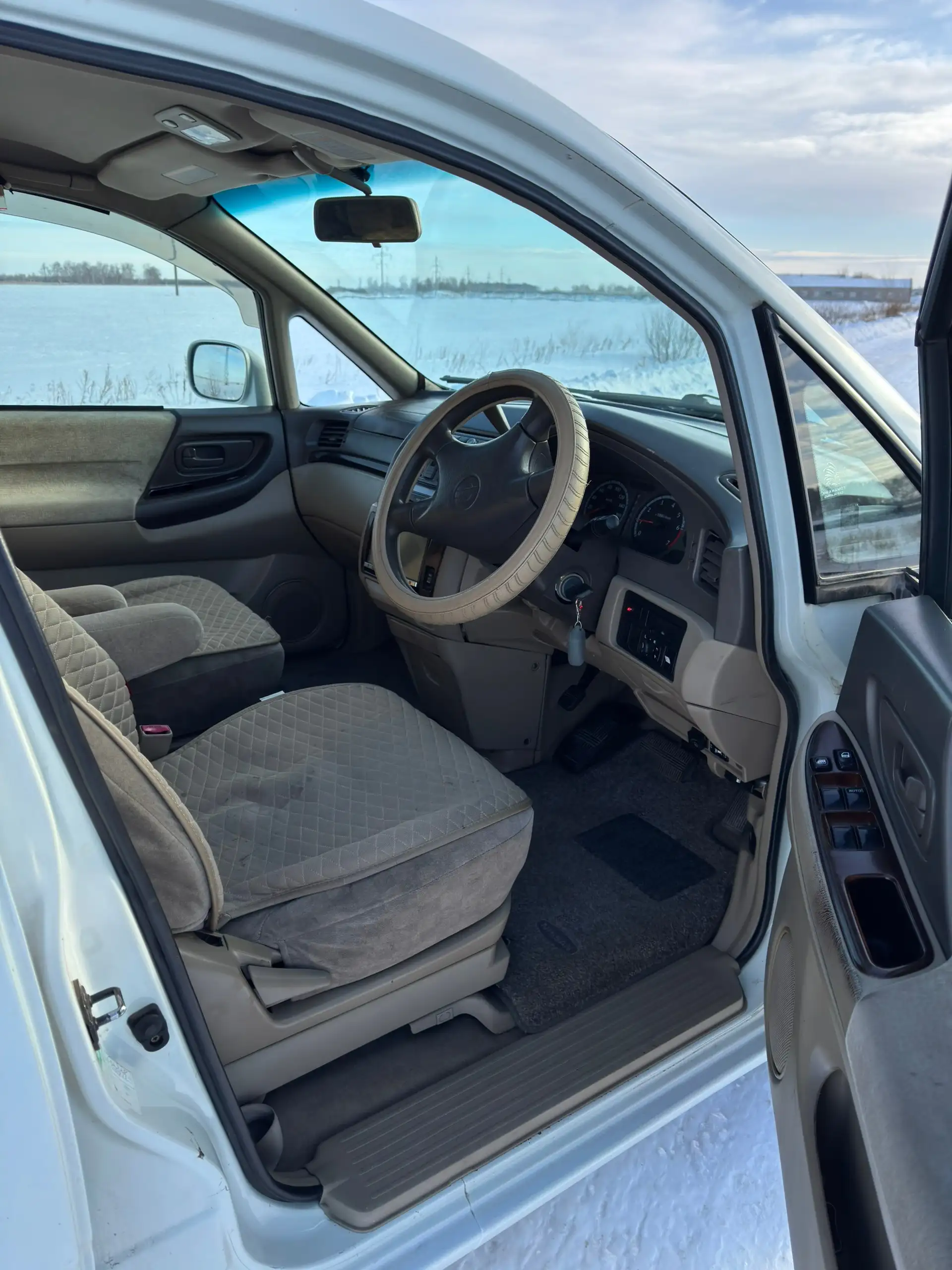 Nissan Presage 2000 года с АКПП и 4WD - Минивэн (Авто) в Омск