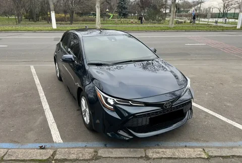 Toyota Corolla 2019 - бензин 2 л, вариатор, передний привод - null в Омск