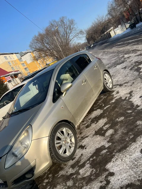 Продажа Opel Corsa 2008 года в хорошем состоянии - Kia Sorento в Омск