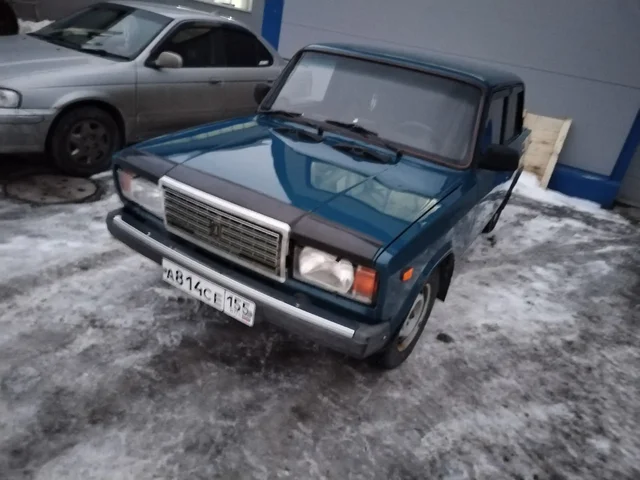 ВАЗ 2107 2002г в достойном состоянии - Kia Sorento в Омск